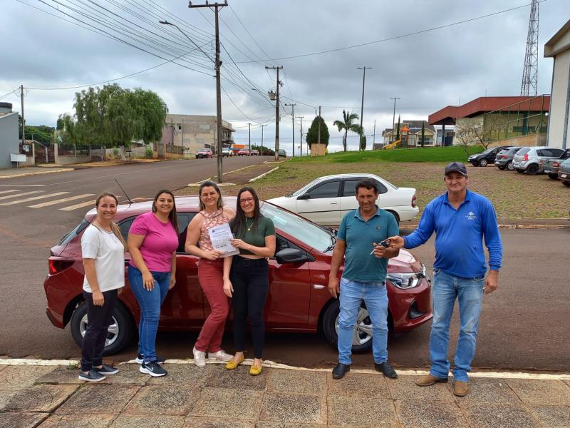 PODER LEGISLATIVO MUNICIPAL RECEBE CARRO O KM PARA USO OFICIAL